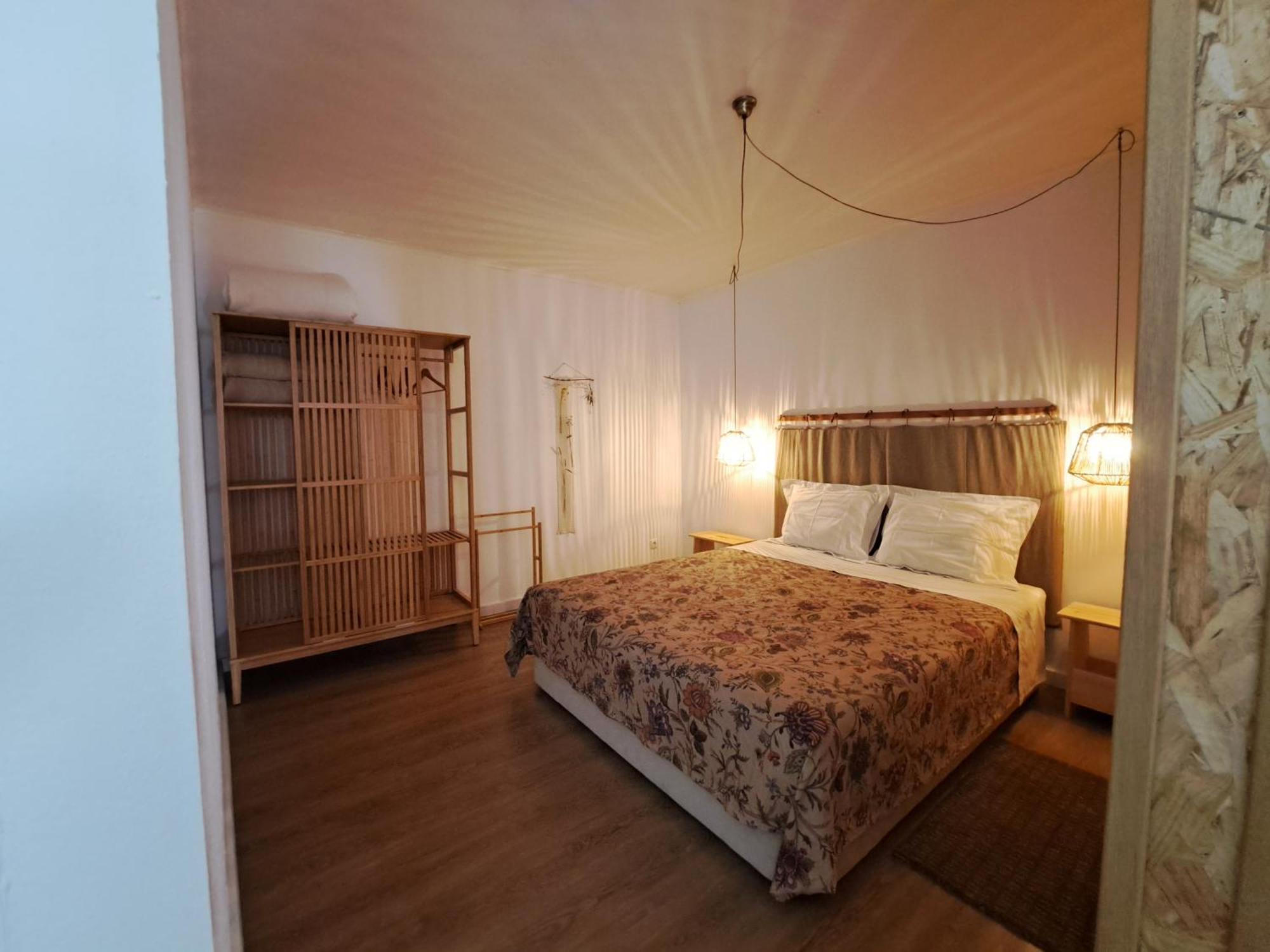 Casa Hurtere Орта Екстериор снимка